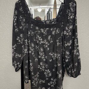 Como Blu Women's 3/4 Sleeve grey and white smocked top Size Large